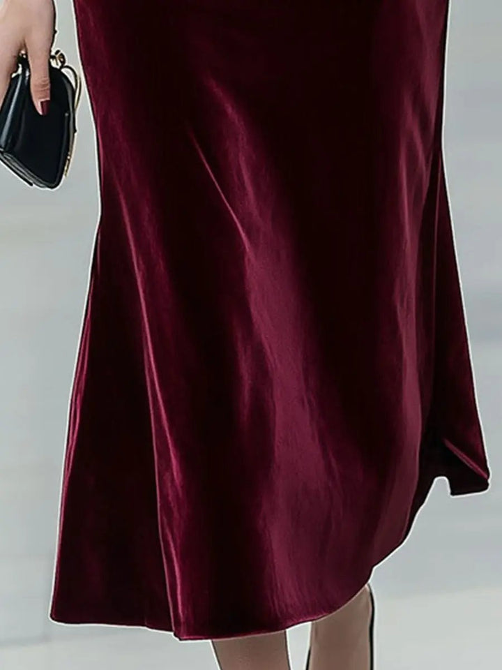 Classic Long-Sleeve Velvet with Gold Accents - Midi Dress CASA LARO