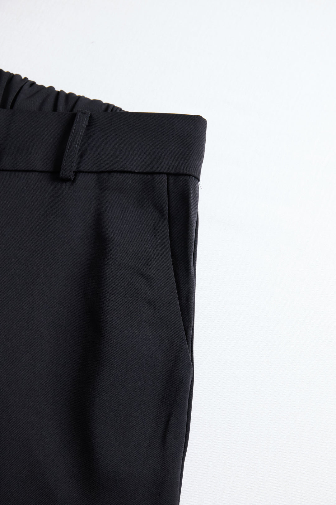 Classic High-Waisted Black Trousers with a Tailored Fit HWT